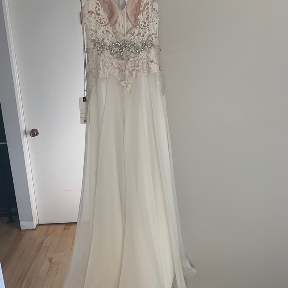 Brand New Ivory Macduggal Wedding Dress (size 4) - Picture 5 of 10